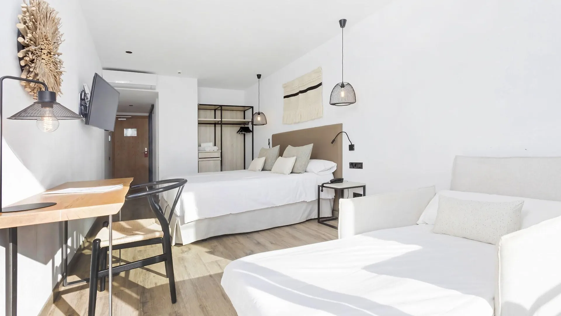 Hotel Sa Clau By Mambo Sant Antoni de Portmany 4*,
